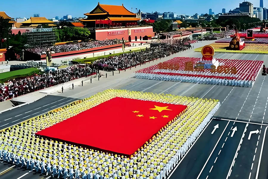 蓝鹏测控组织观看9.3阅兵直播：办公室里